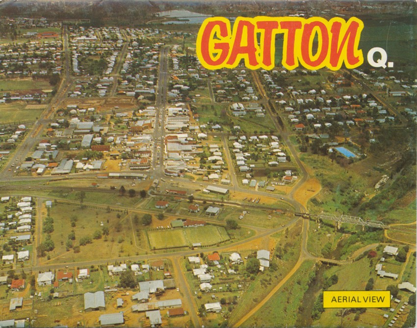 postcard folder Queensland Places